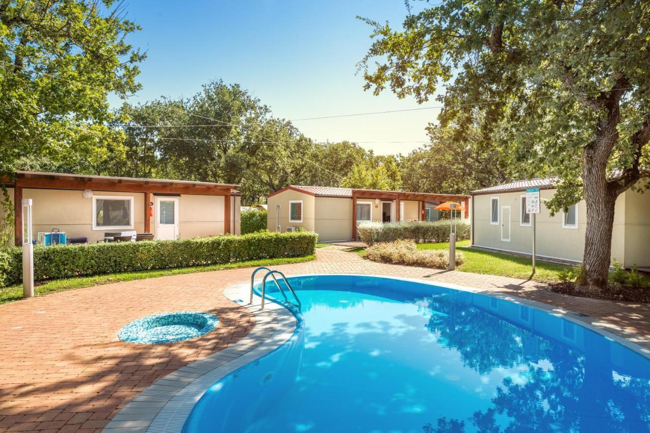 Camping Ulika Mobile Homes - Naturist Cervar-Porat Bagian luar foto