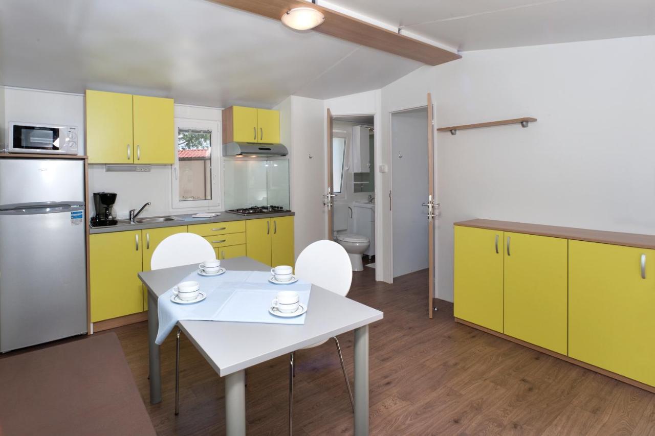 Camping Ulika Mobile Homes - Naturist Cervar-Porat Bagian luar foto