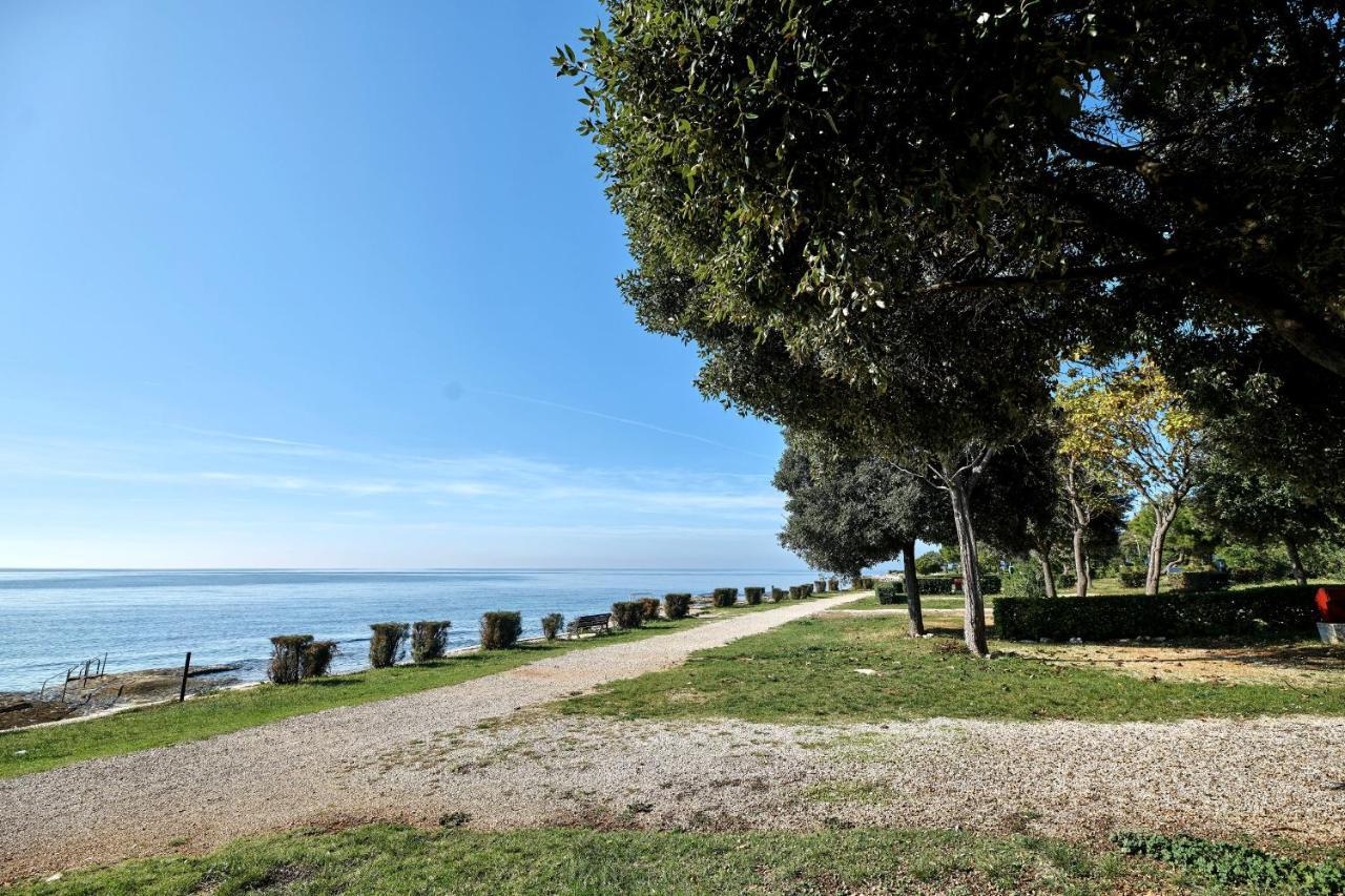 Camping Ulika Mobile Homes - Naturist Cervar-Porat Bagian luar foto