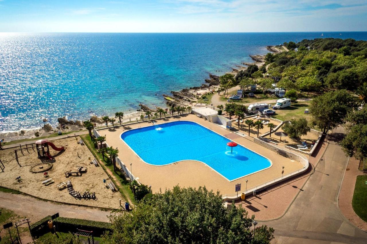 Camping Ulika Mobile Homes - Naturist Cervar-Porat Bagian luar foto