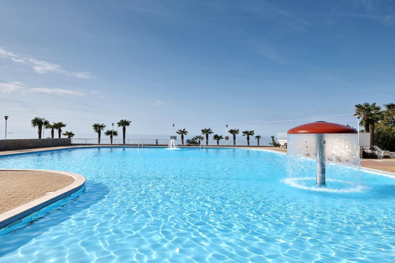 Camping Ulika Mobile Homes - Naturist Cervar-Porat Bagian luar foto