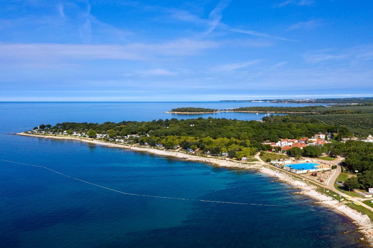 Camping Ulika Mobile Homes - Naturist Cervar-Porat Bagian luar foto