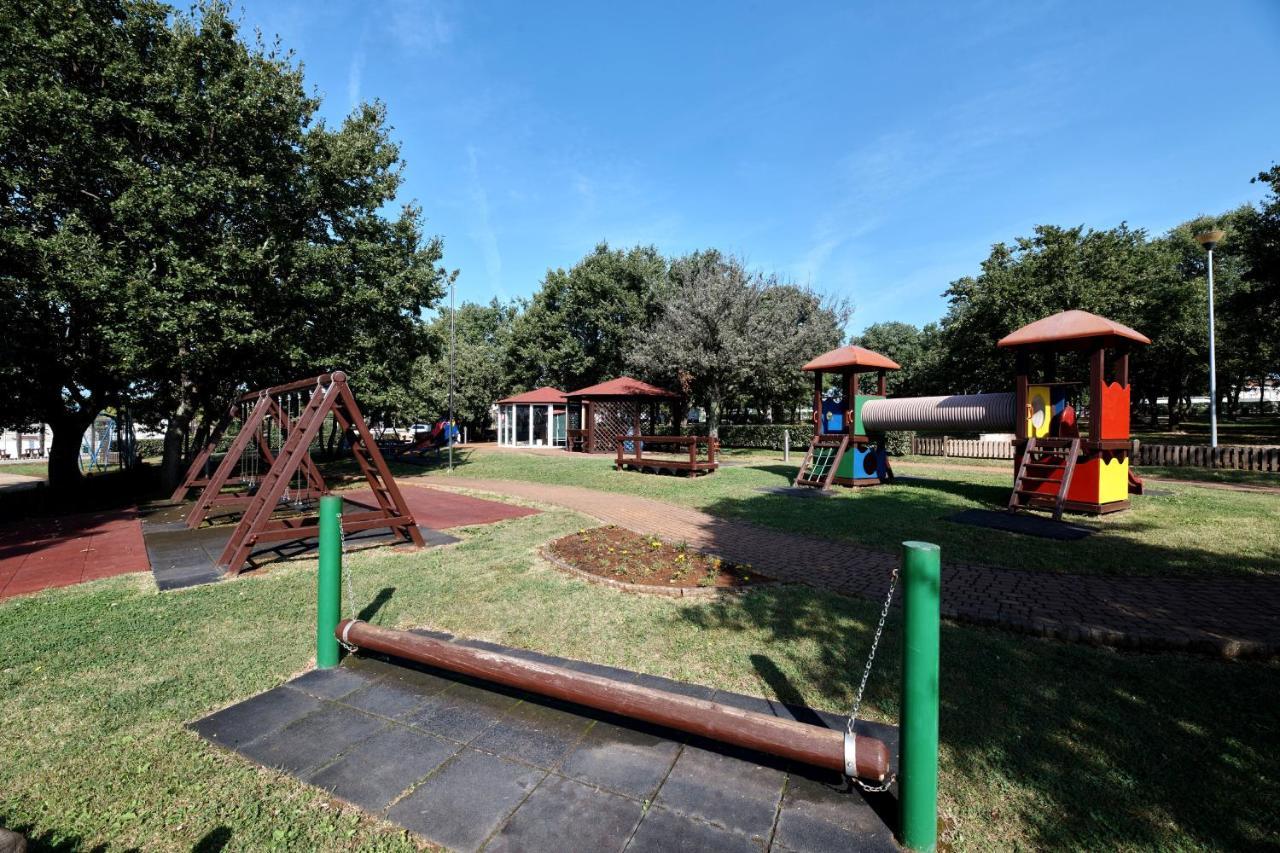 Camping Ulika Mobile Homes - Naturist Cervar-Porat Bagian luar foto