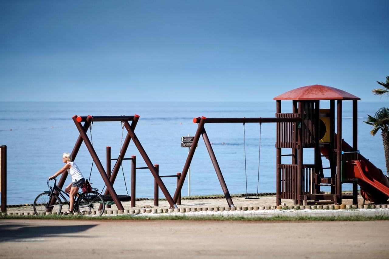 Camping Ulika Mobile Homes - Naturist Cervar-Porat Bagian luar foto