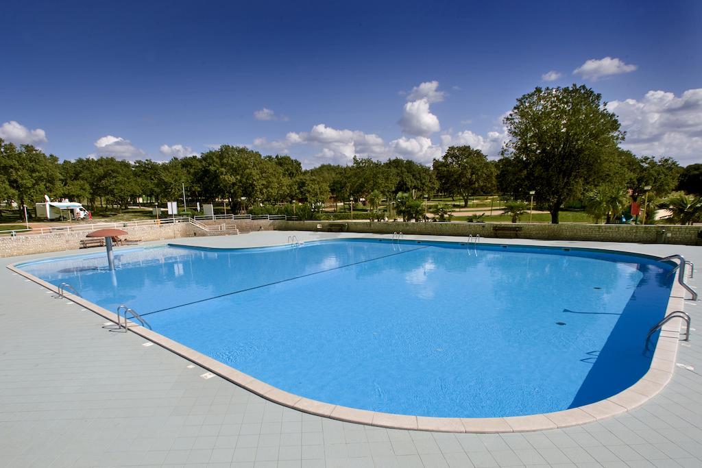Camping Ulika Mobile Homes - Naturist Cervar-Porat Bagian luar foto