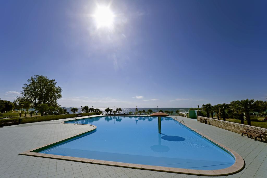 Camping Ulika Mobile Homes - Naturist Cervar-Porat Bagian luar foto