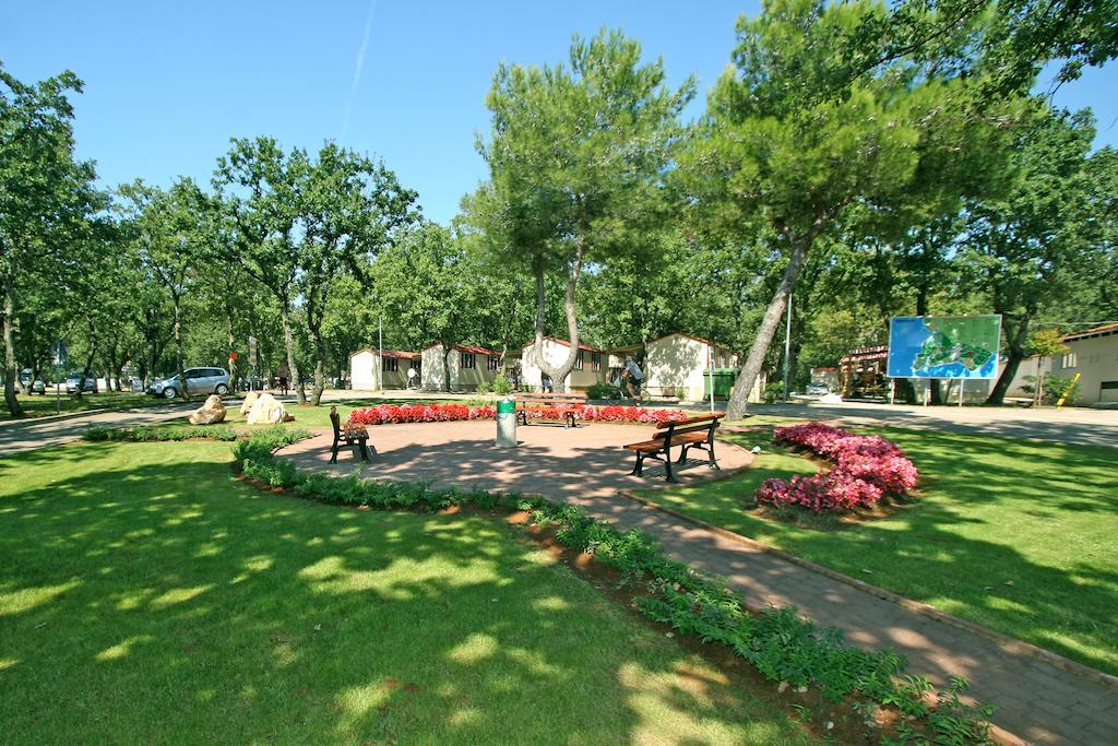 Camping Ulika Mobile Homes - Naturist Cervar-Porat Bagian luar foto